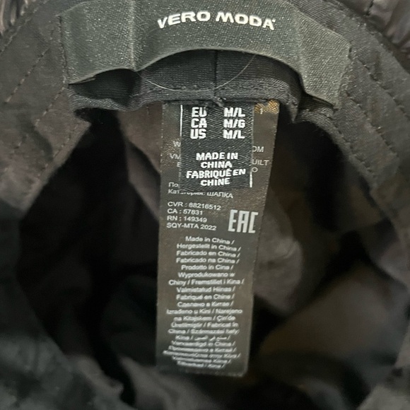 Vero Moda Black Quilted Bucket Hat - Picture 4 of 4